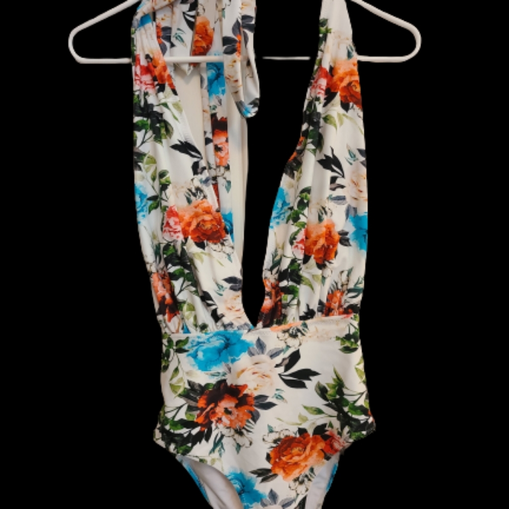 NWT Cupshe Deep V Floral Onepiece Swimsuit